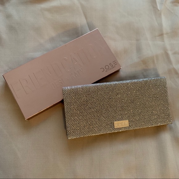 Sold 💔 Friendcation Palette 💕 New & Untouched - Picture 2 of 4